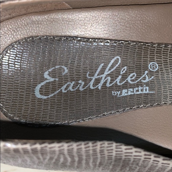 Earthier Size 7.5B EUC Taupe & Brown - Picture 6 of 8